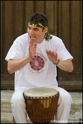 Le CKPM au Festival Font'Arts 2009, dans les jardins de la mairie de Pernes-les-Fontaines.
