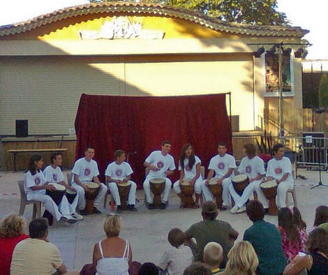 Le CKPM au Festival Font'Arts 2009, dans les jardins de la mairie de Pernes-les-Fontaines.